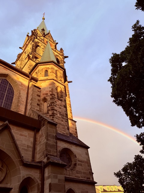 Regenbogen über Johannes 2026