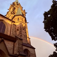 Regenbogen über Johannes 2026